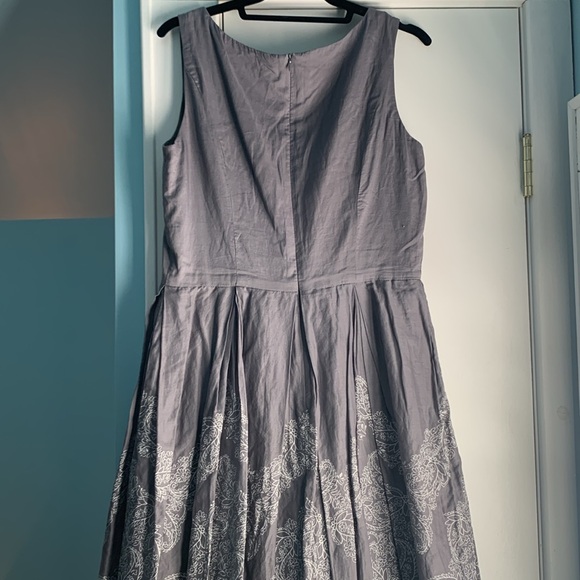 Beautiful detail gray and white dress - Picture 4 of 4